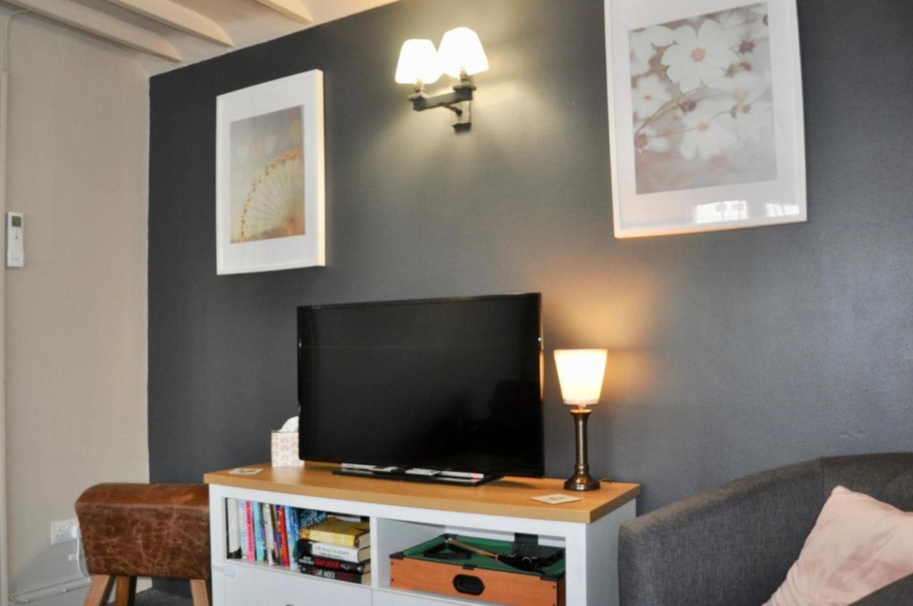 Heart Of The Village Cotswold Cottage In Crudwell. Esterno foto